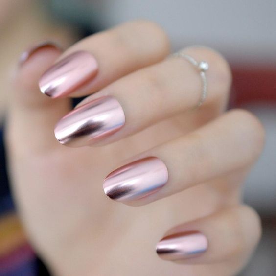 metallic manicure